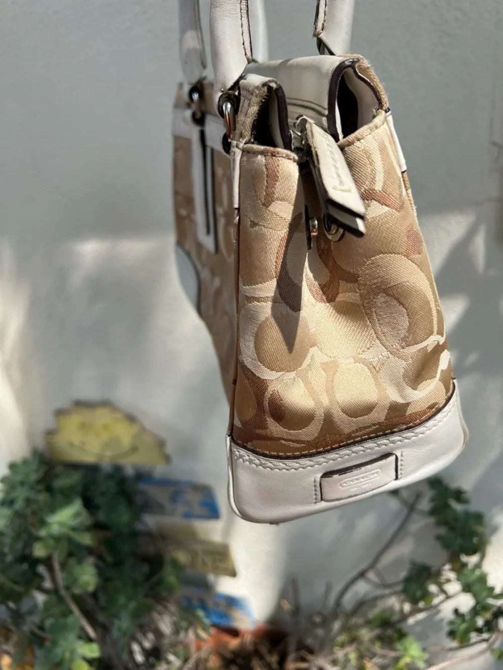 Coach Hampton Optic Signature Satchel with Turnlock - Picture 4 of 9